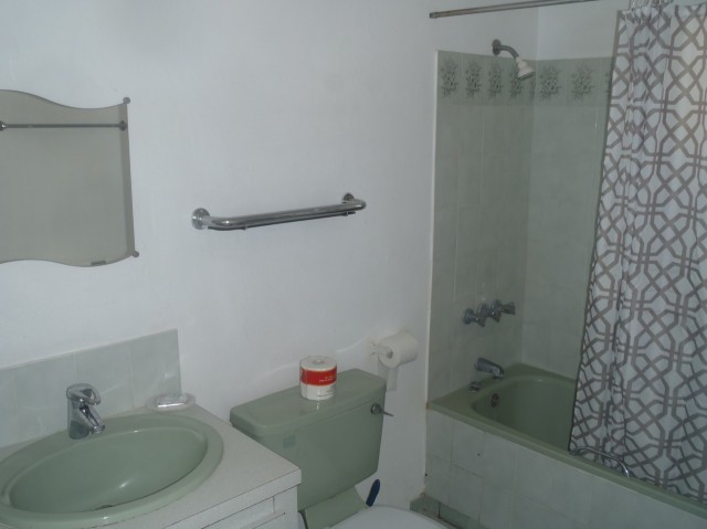 172 bathroom 2